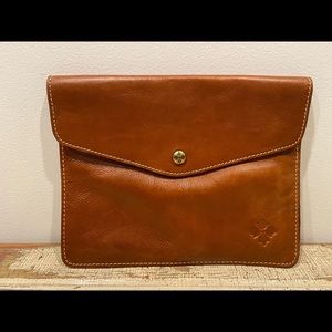 NEW WITH TAGS. Patricia Nash Midi Tech Ipad Portfolio Cluth. Tan Italian Leather